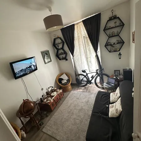 شقة 18 باريس