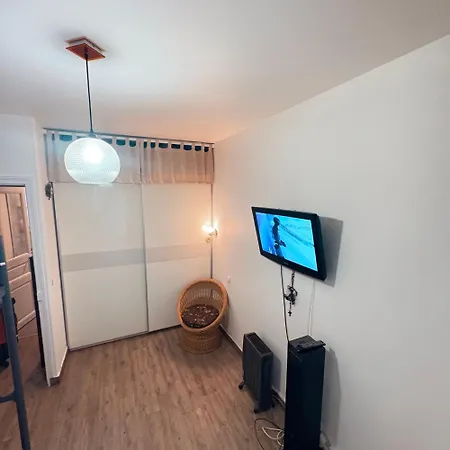 18 * Париж